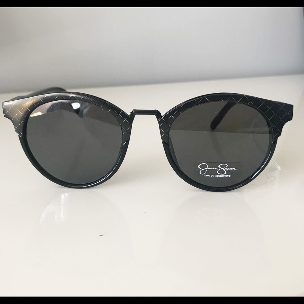 Round Black High Bridge Jessica Simpson Sunglasses - Picture 2 of 8